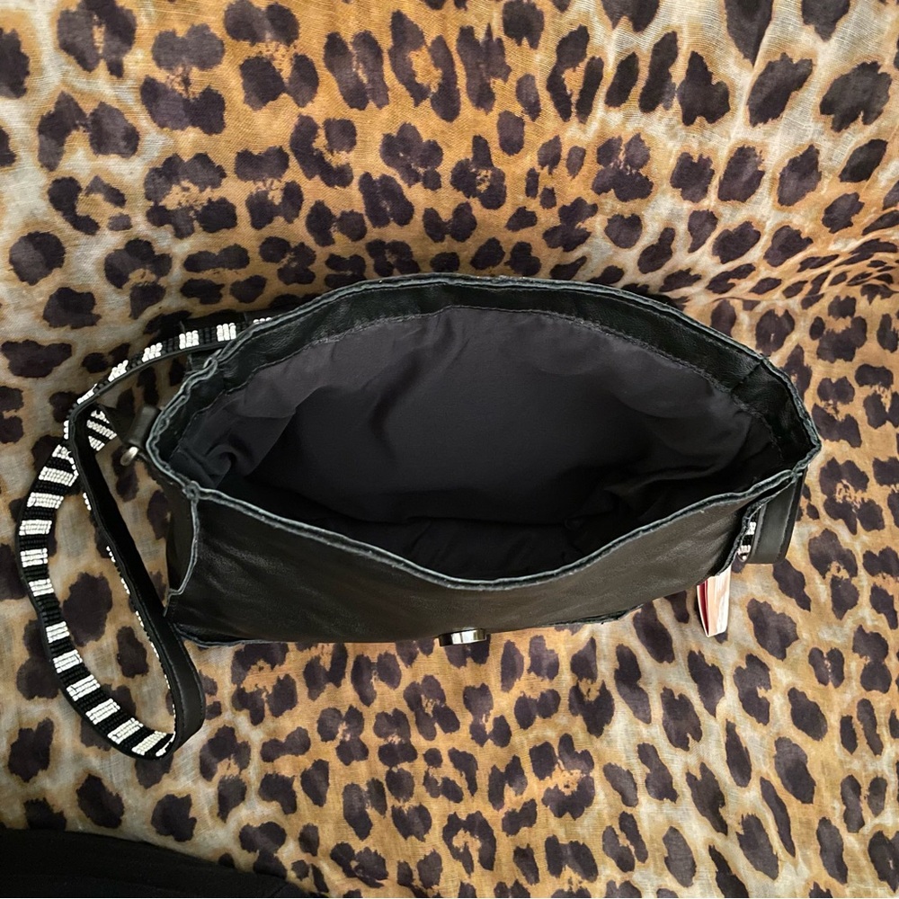Via Mia Verao Crossbody Bag w/unique knotted handle - Picture 6 of 13
